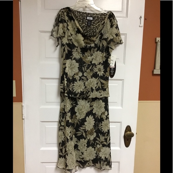 Petite skirt and top set. NWT - Picture 1 of 5